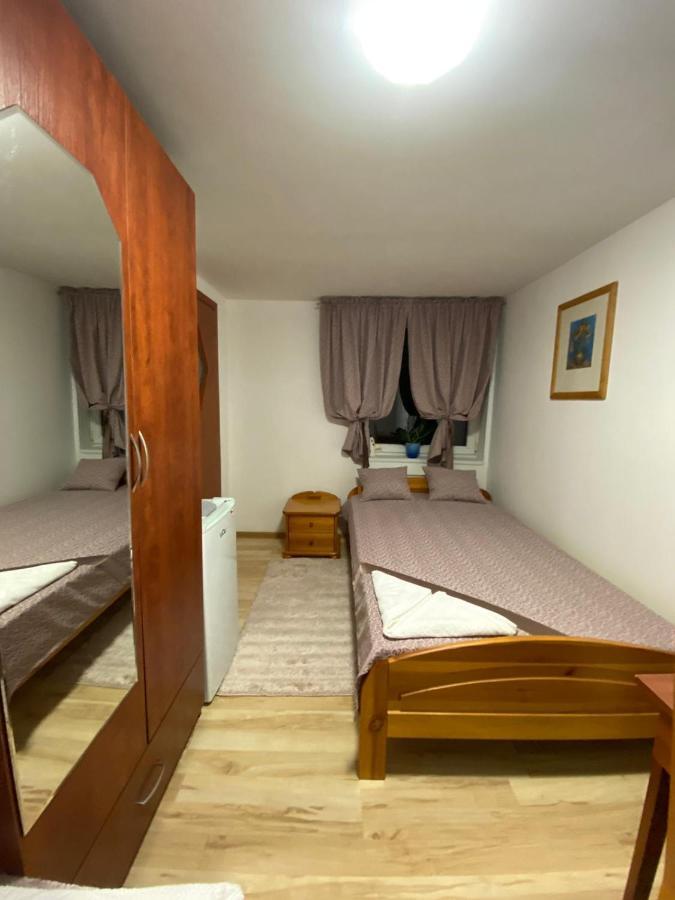 Hostel Piaseczno بياسيتشنو المظهر الخارجي الصورة